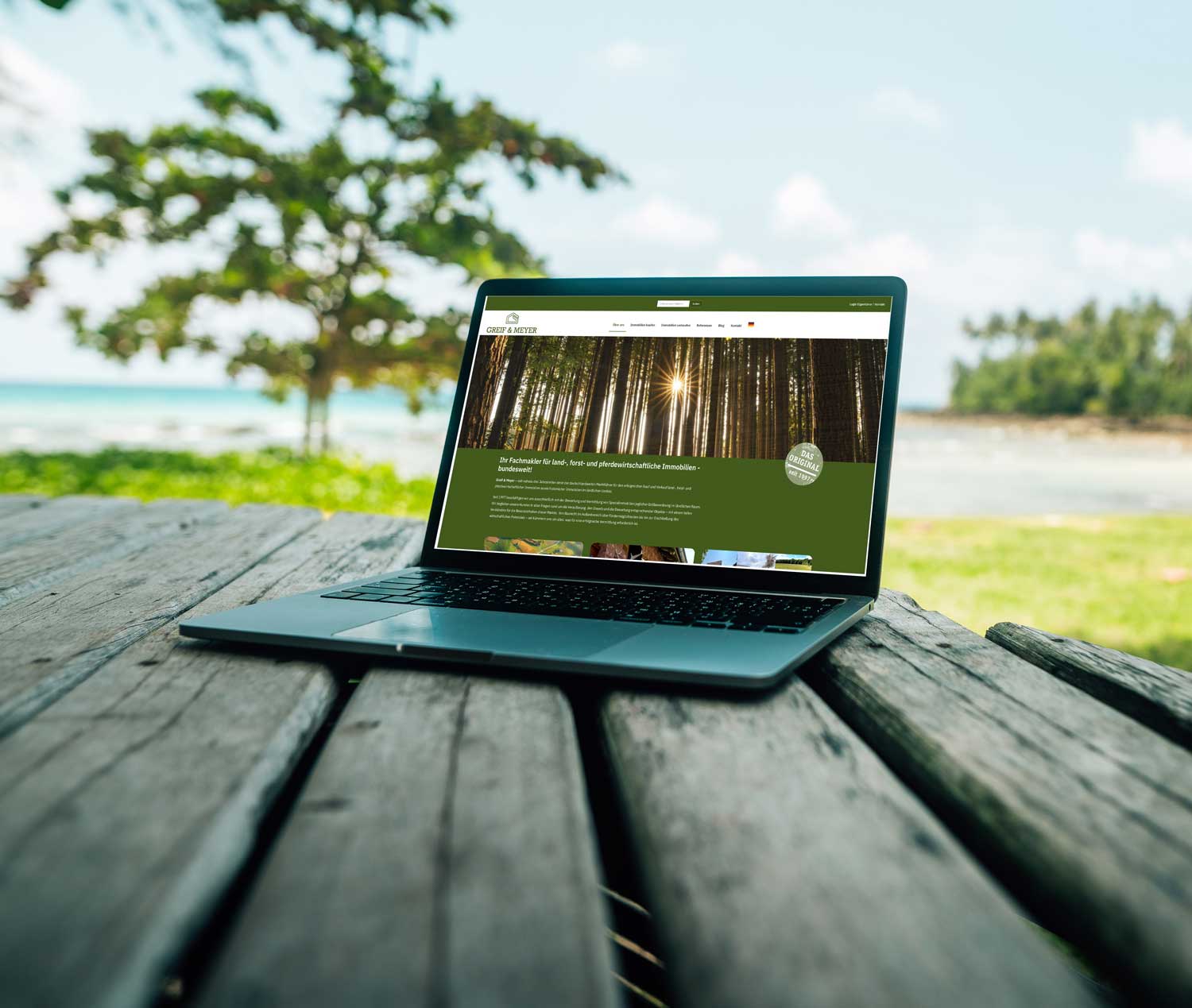 Die Website von Greif & Meyer auf einem Laptop — Fachmakler für land-, forst- und pferdewirtschaftliche Immobilien